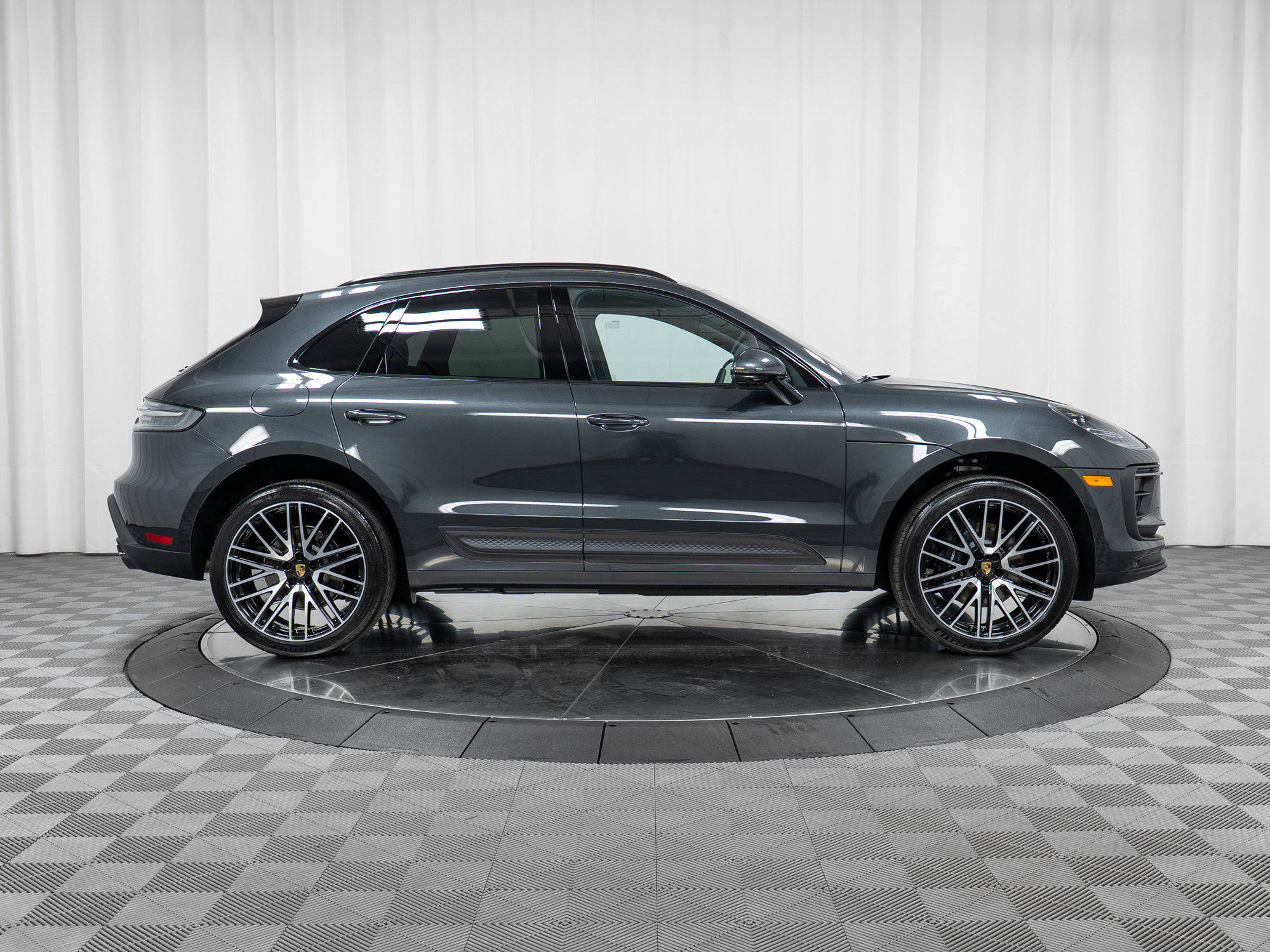 New 2026 Porsche Macan AWD/4WD image 8