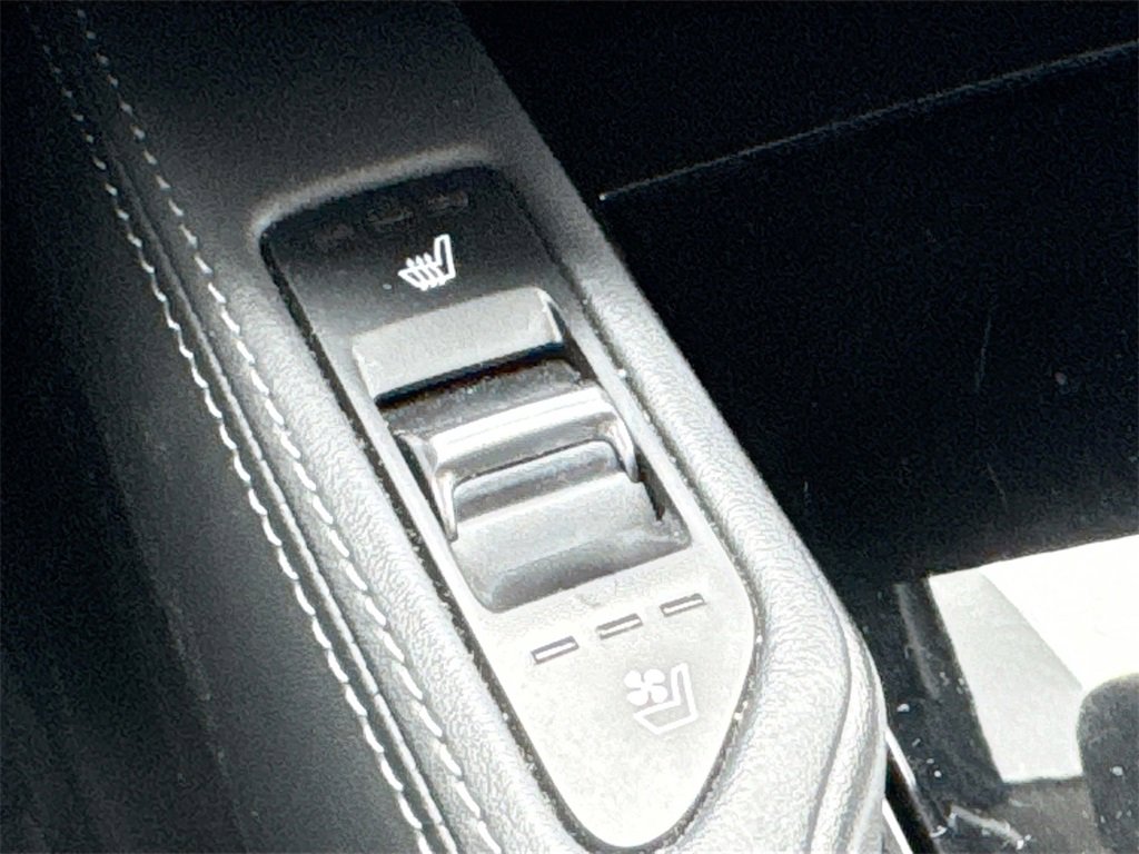 Used 2023 Kia Telluride EX w/ EX Captain's Chair Package image 21