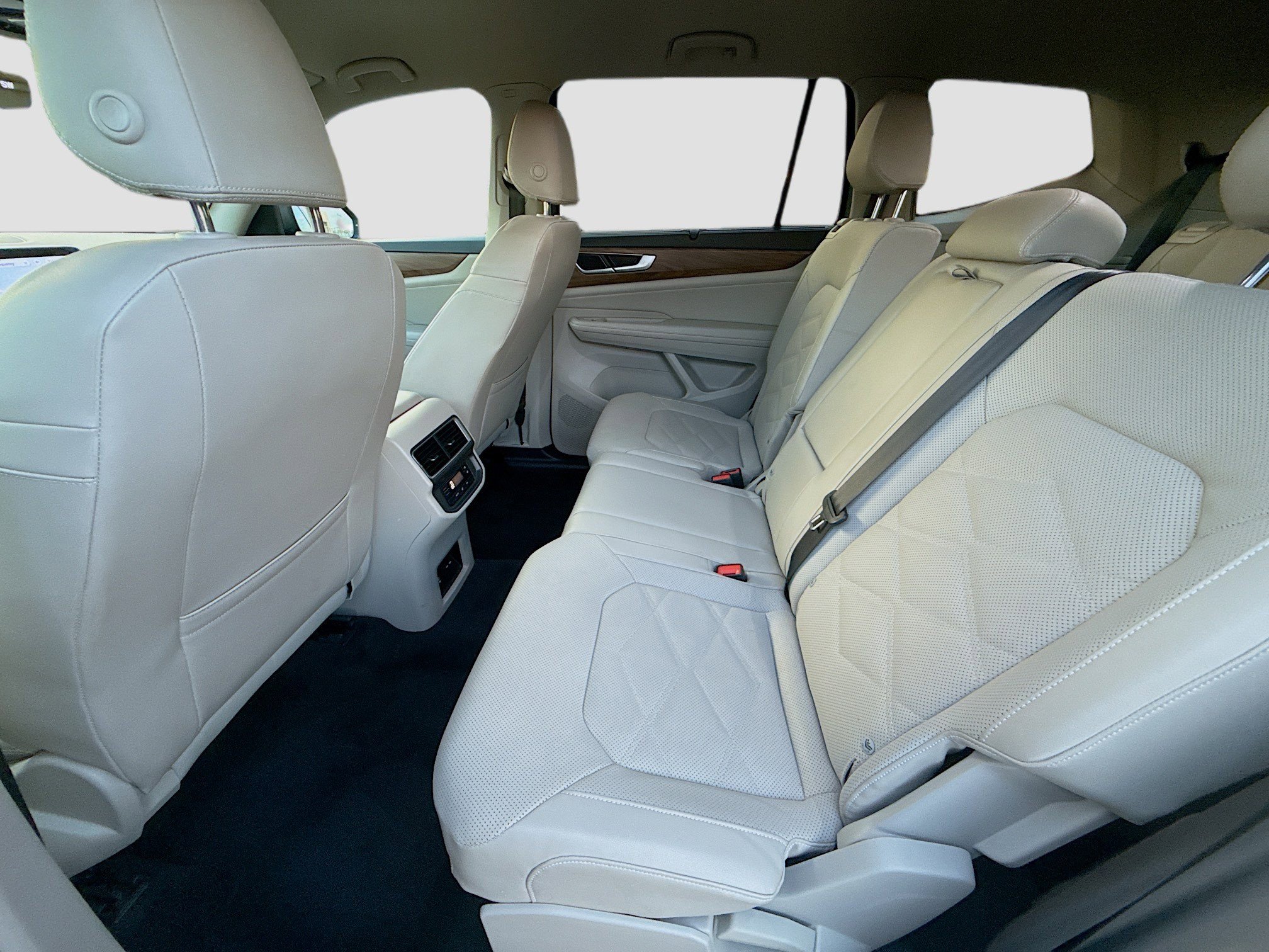 Used 2024 Volkswagen Atlas SE image 23