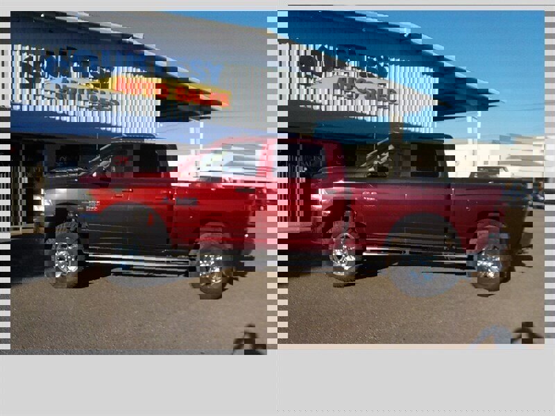 Used 2018 RAM 2500 Tradesman w/ Chrome Appearance Group image 3