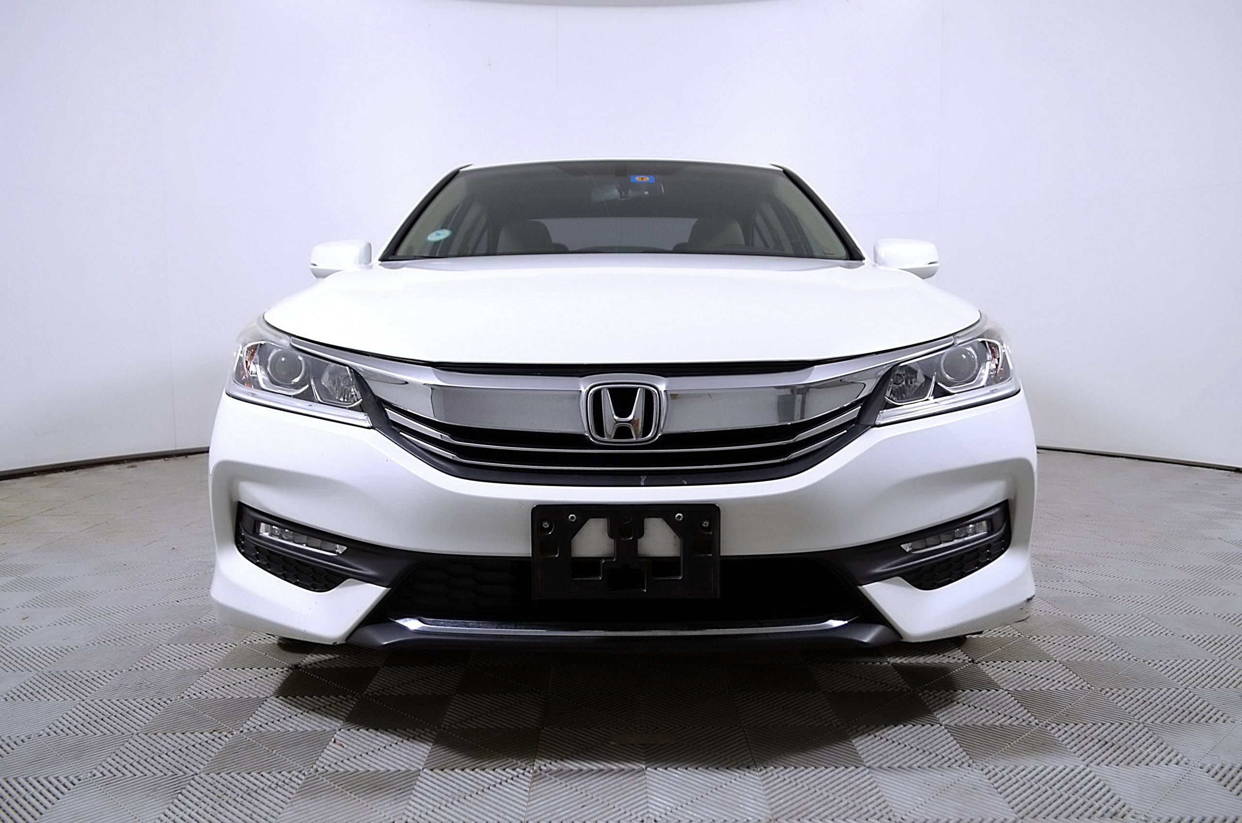 Used 2017 Honda Accord EX-L image 5