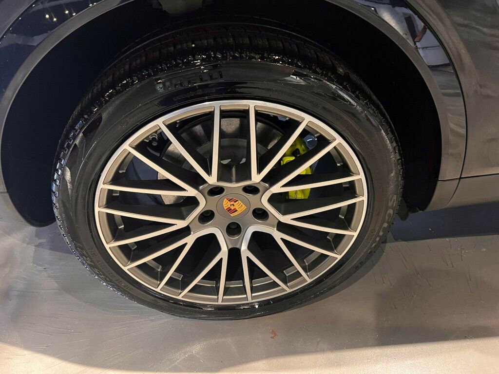 Used 2022 Porsche Cayenne E-Hybrid Coupe image 12