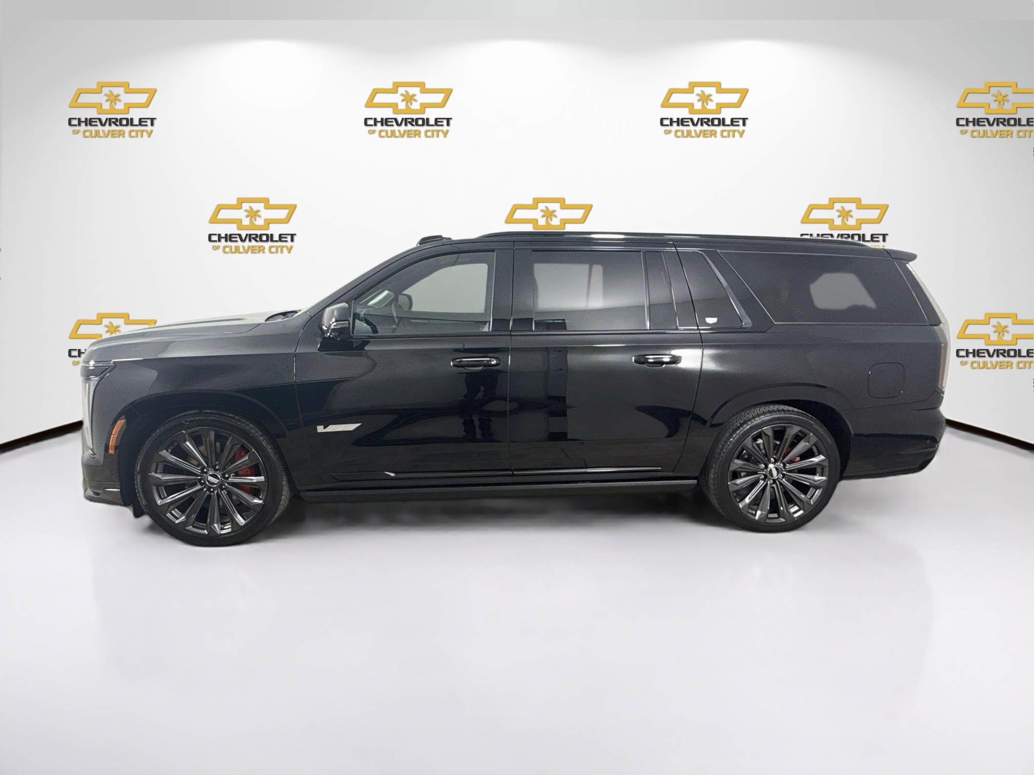 Used 2025 Cadillac Escalade ESV V AWD/4WD image 5