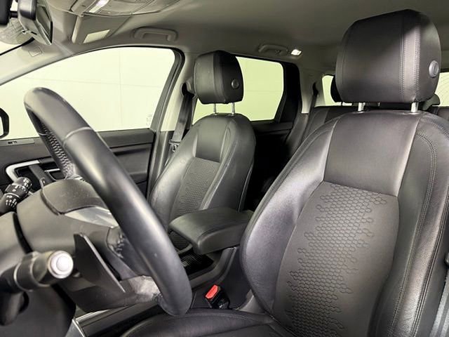 Used 2018 Land Rover Discovery Sport SE image 5