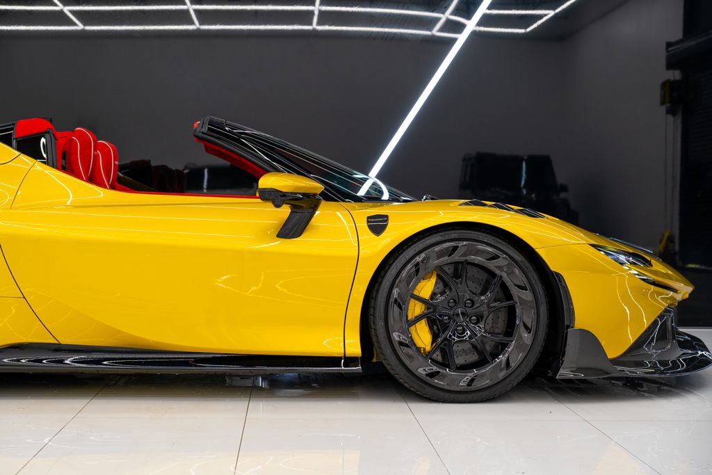 Used 2022 Ferrari SF90 Spider image 11