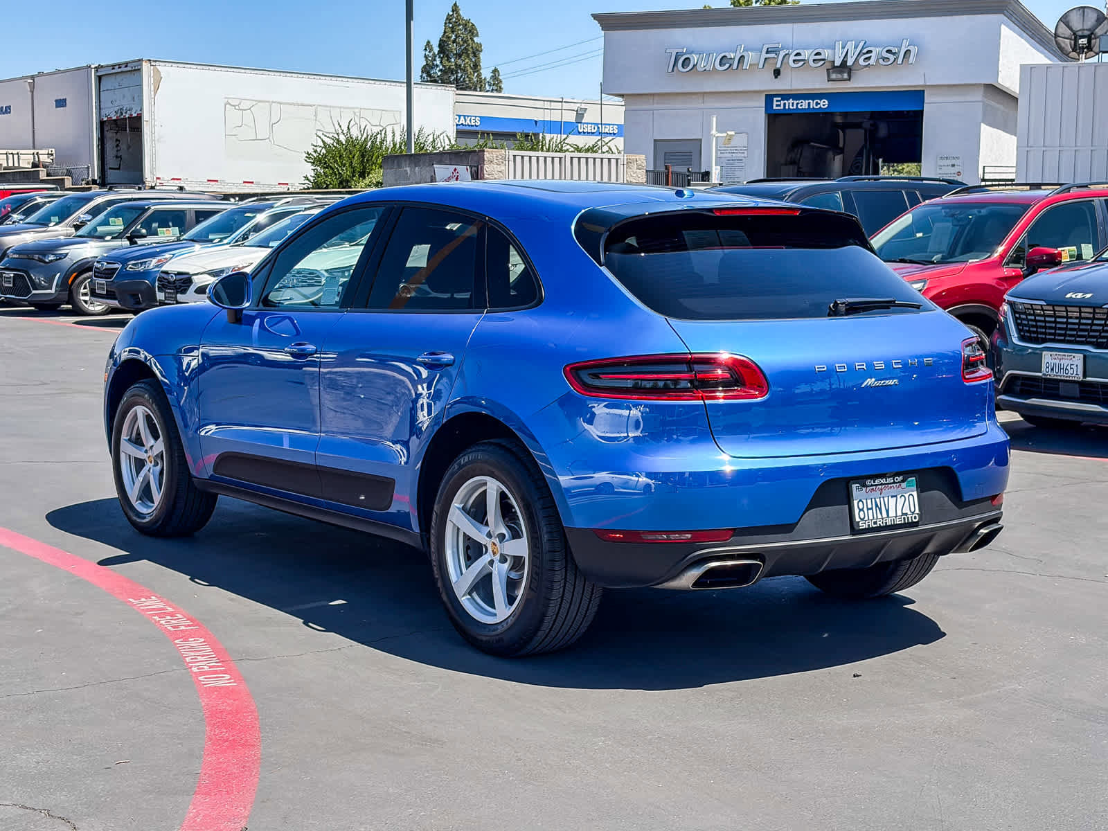 Used 2018 Porsche Macan AWD/4WD image 2