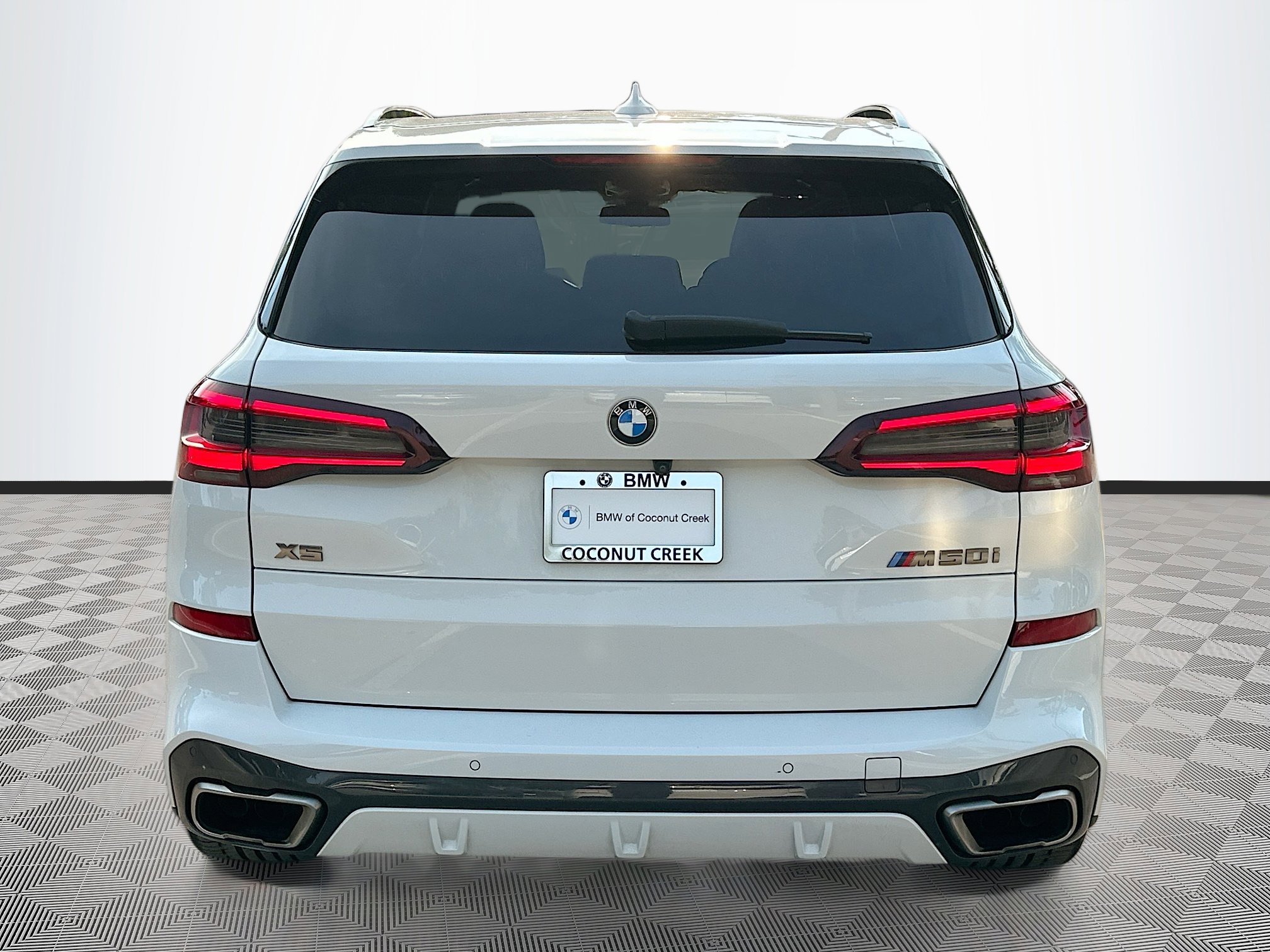 Used 2020 BMW X5 M50i w/ Executive Package image 6