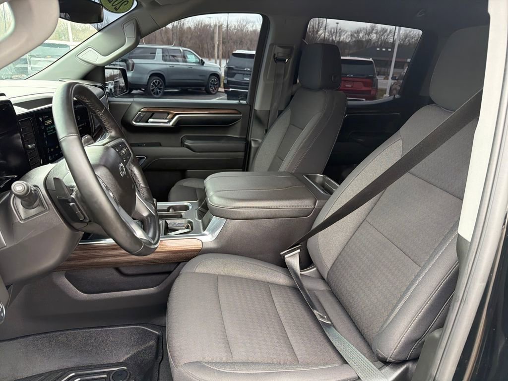 Used 2024 Chevrolet Silverado 1500 LT Trail Boss w/ Convenience Package II AWD/4WD image 17