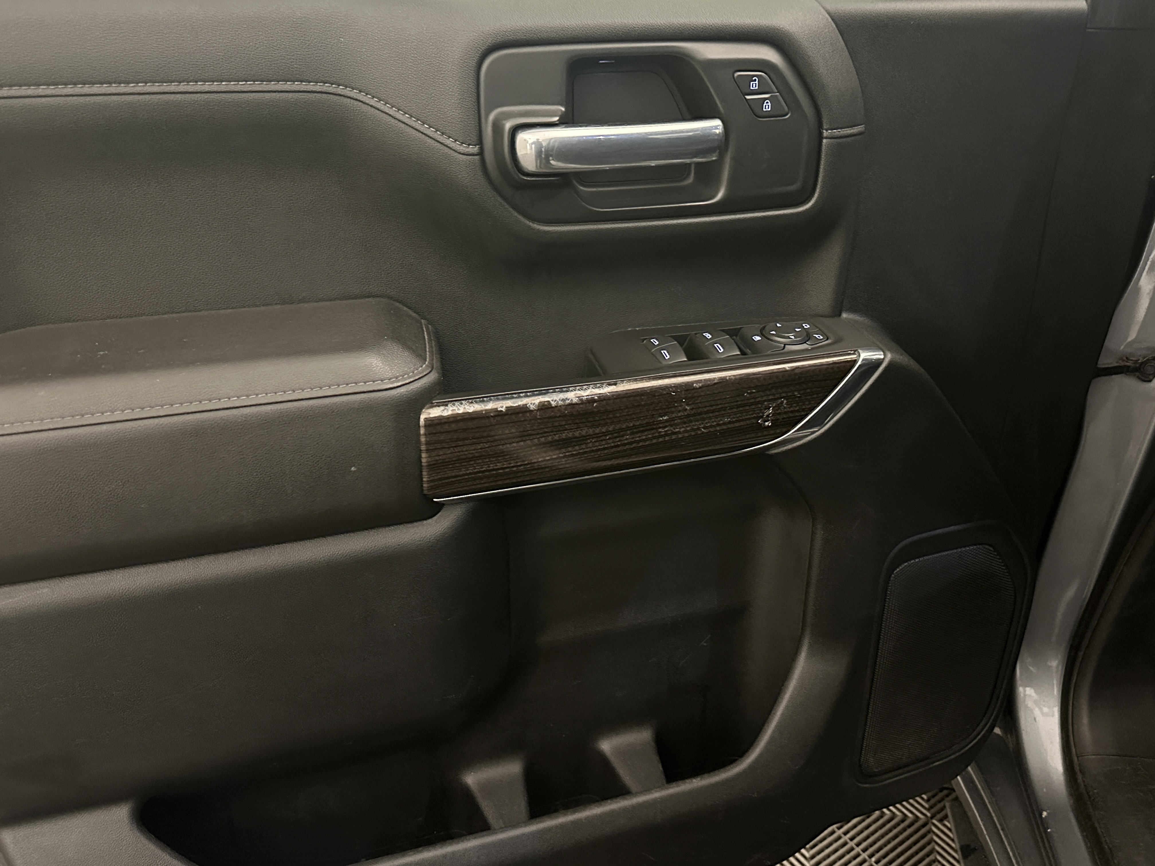 Used 2021 Chevrolet Silverado 1500 LT image 31