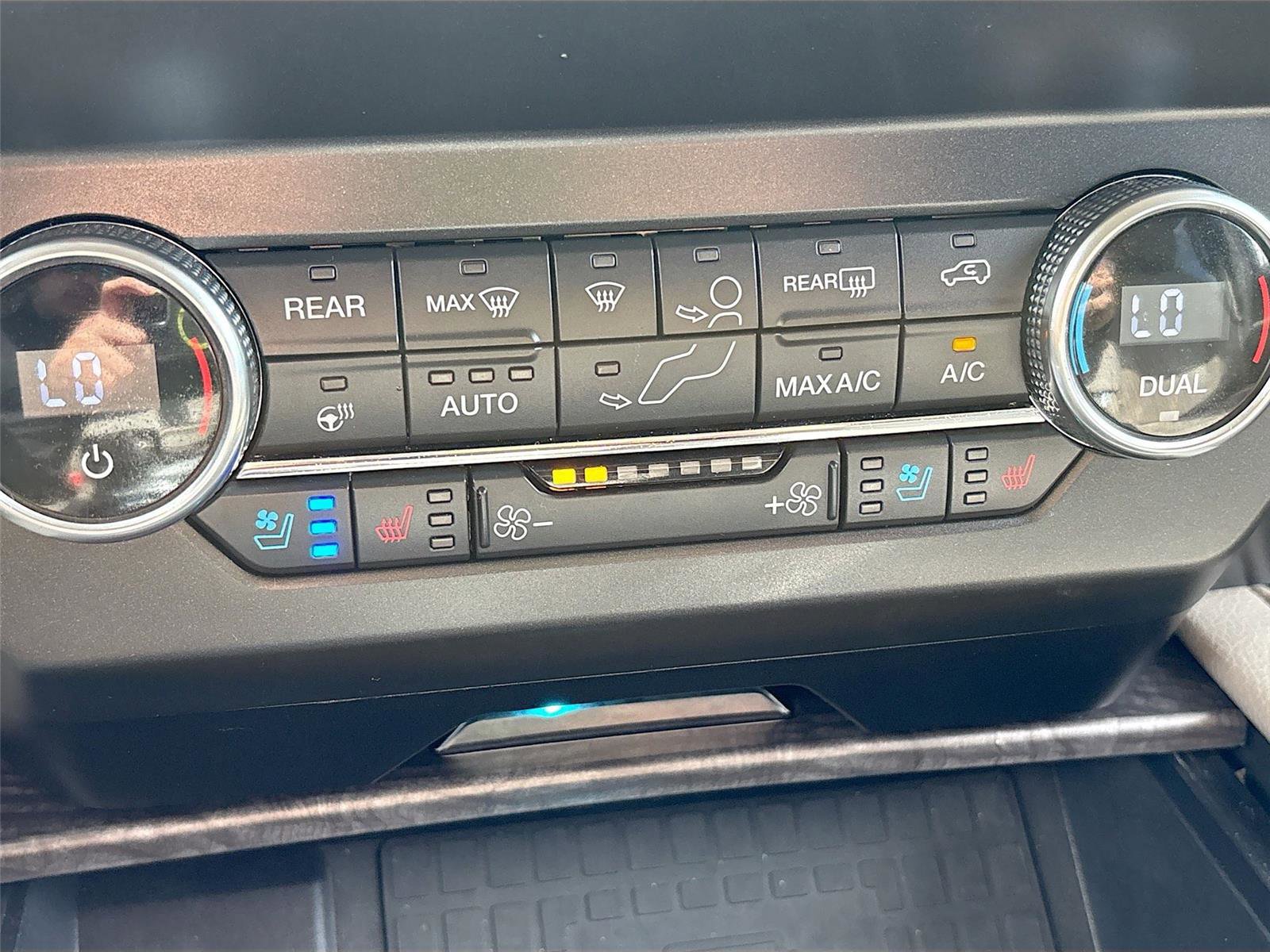 Used 2021 Ford Expedition Limited image 23