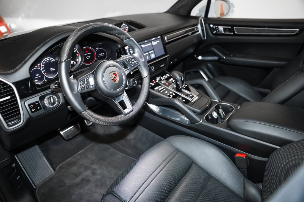 Used 2019 Porsche Cayenne Turbo w/ Sportdesign Package image 28