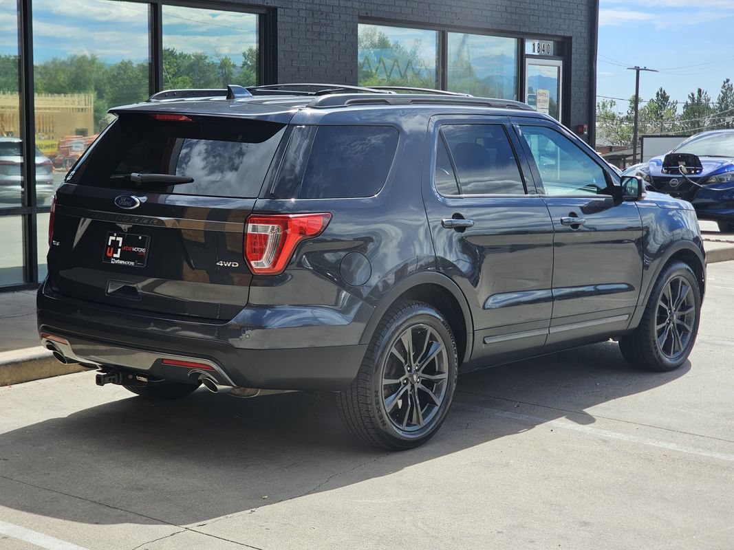 Used 2017 Ford Explorer XLT w/ Equipment Group 202A AWD/4WD image 9