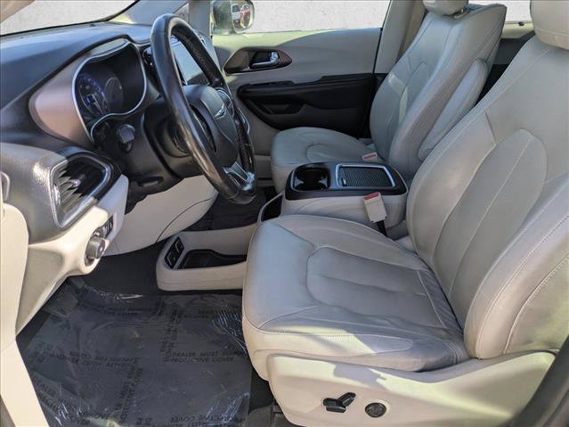 Used 2019 Chrysler Pacifica Touring-L Plus FWD image 16