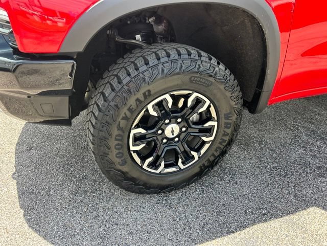 Used 2025 Chevrolet Silverado 1500 ZR2 AWD/4WD image 10