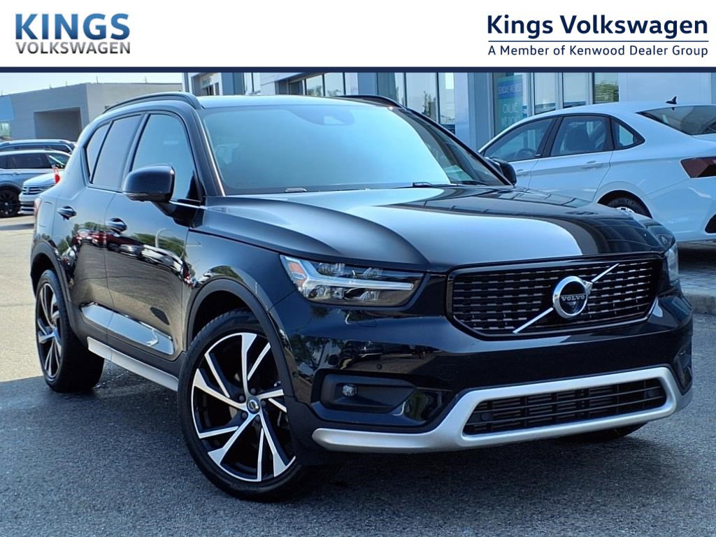 Used 2022 Volvo XC40 T5 R-Design w/ Advanced Package image 1