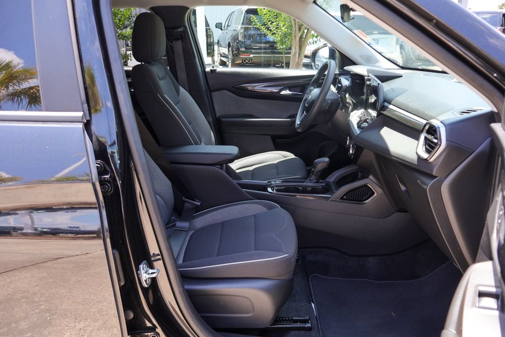Used 2025 Chevrolet TrailBlazer LT AWD/4WD image 9