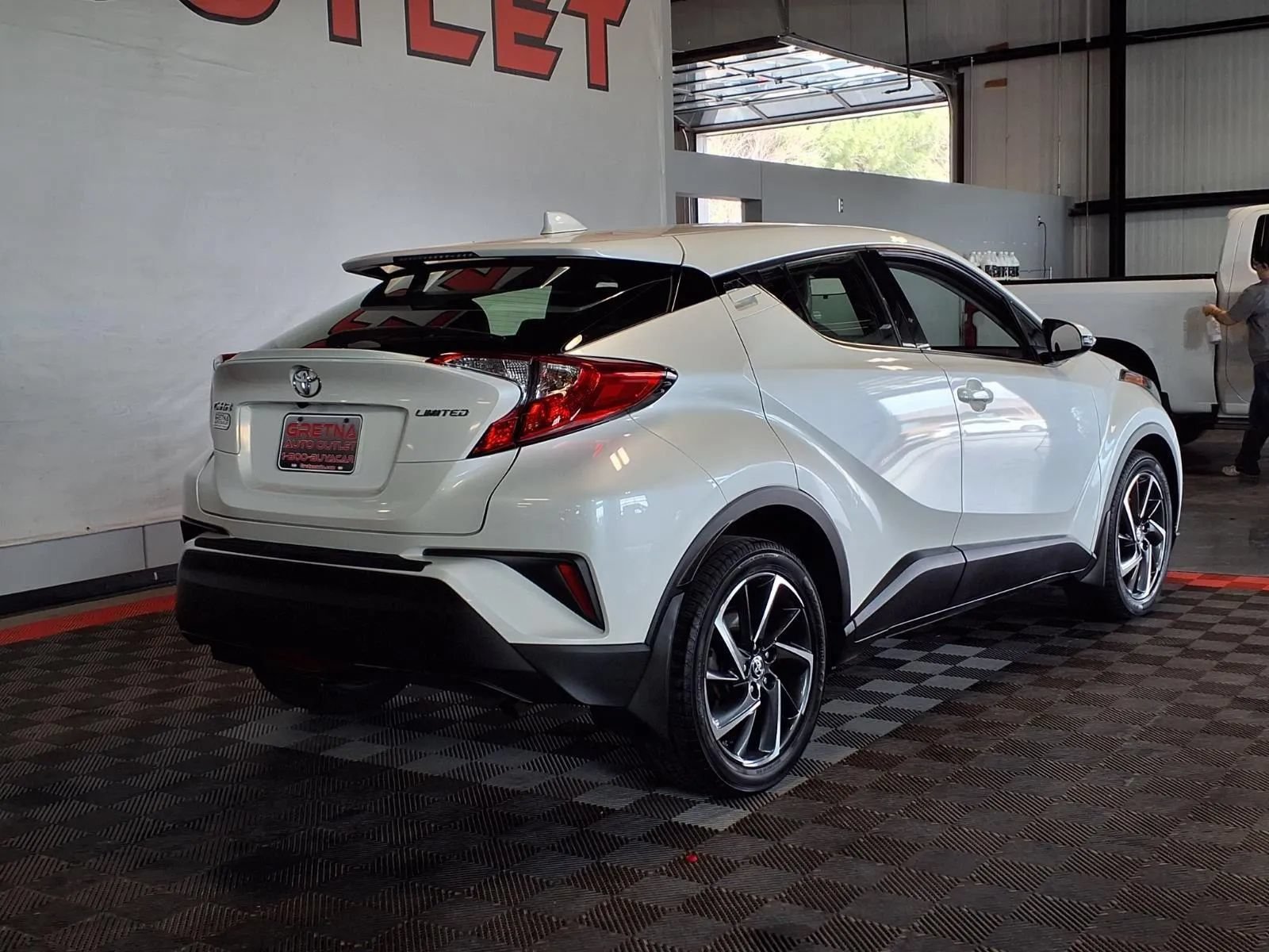 Used 2020 Toyota C-HR Limited FWD image 6
