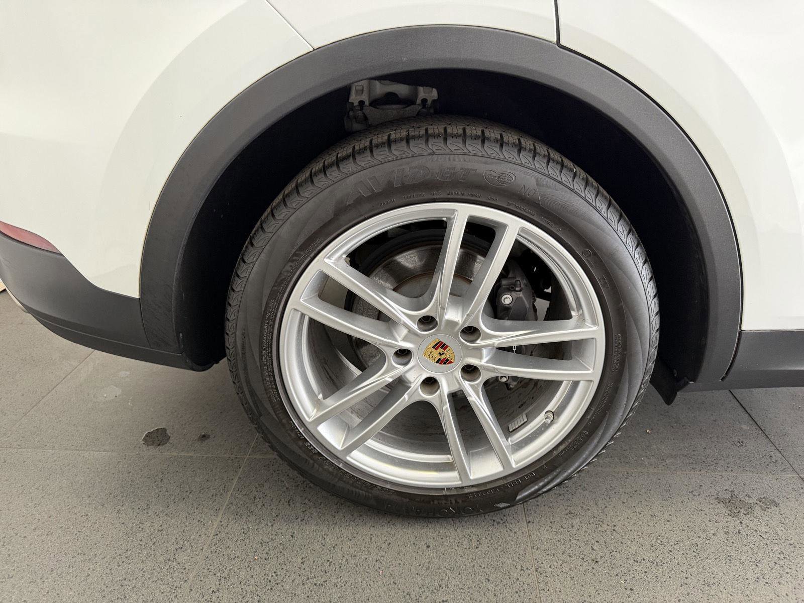 Certified 2023 Porsche Cayenne Platinum Edition image 12