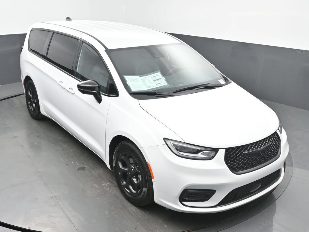 Used 2024 Chrysler Pacifica Limited FWD image 50