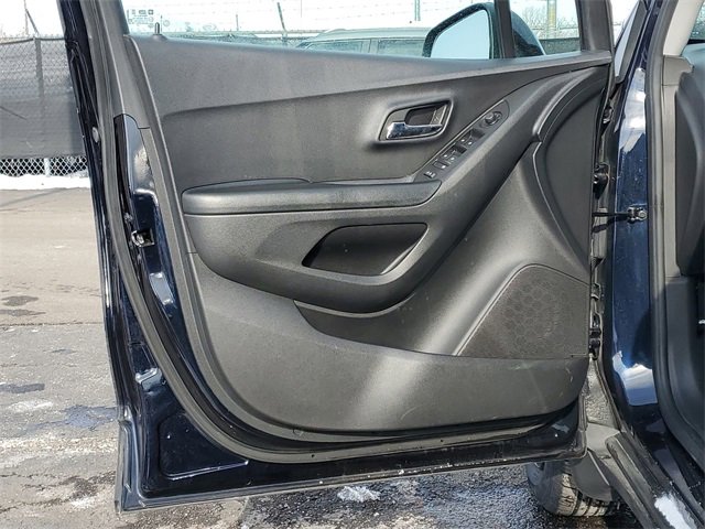 Certified 2022 Chevrolet Trax LT w/ LT Convenience Package image 21