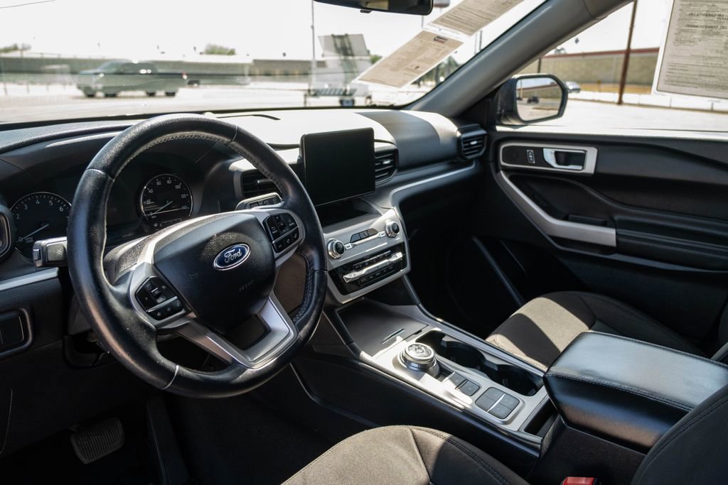 Used 2022 Ford Explorer XLT image 13