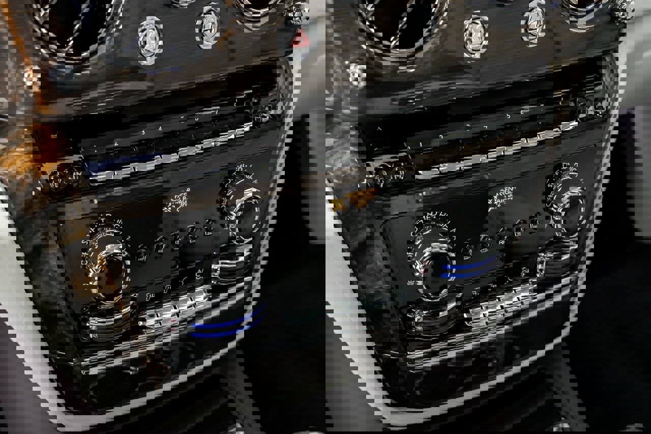 Used 2018 Rolls-Royce Phantom Sedan image 40