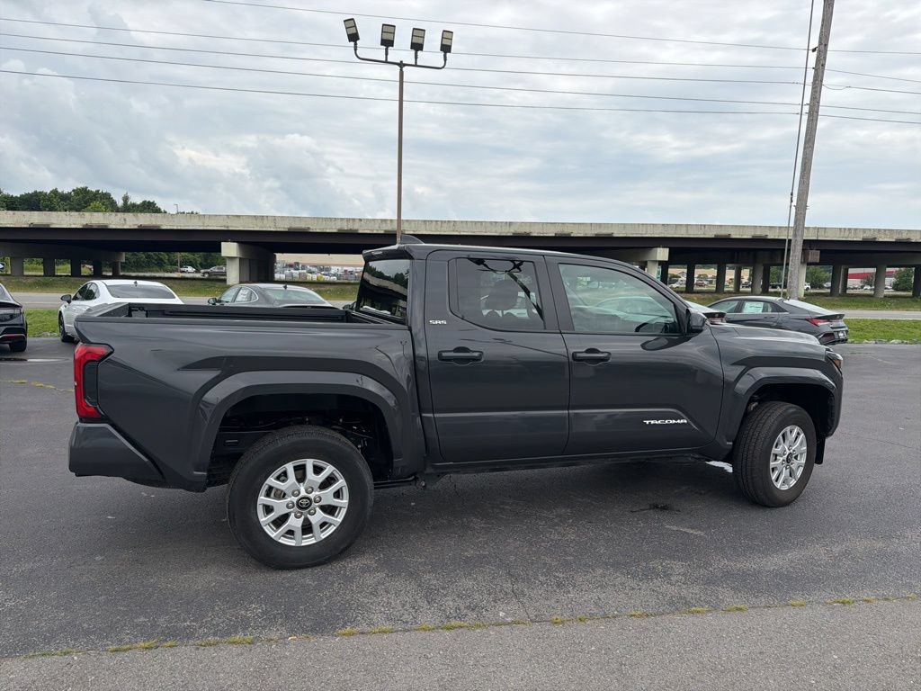 Used 2025 Toyota Tacoma SR5 AWD/4WD image 4