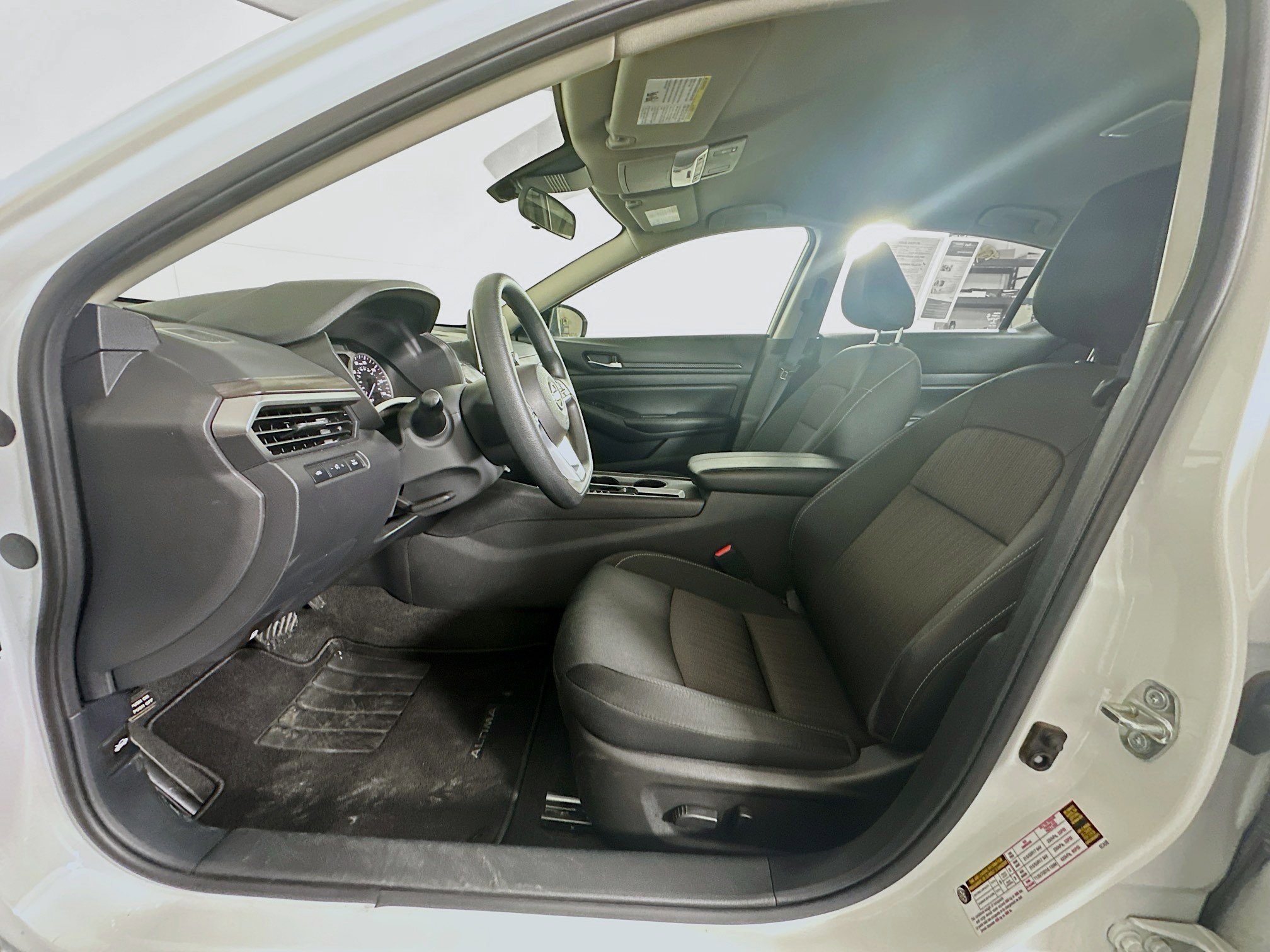 Used 2025 Nissan Altima 2.5 SV image 13