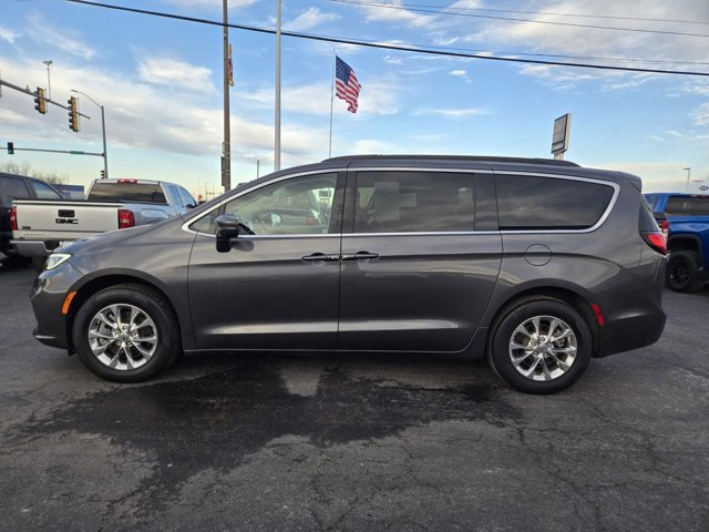 Used 2022 Chrysler Pacifica Touring-L image 47