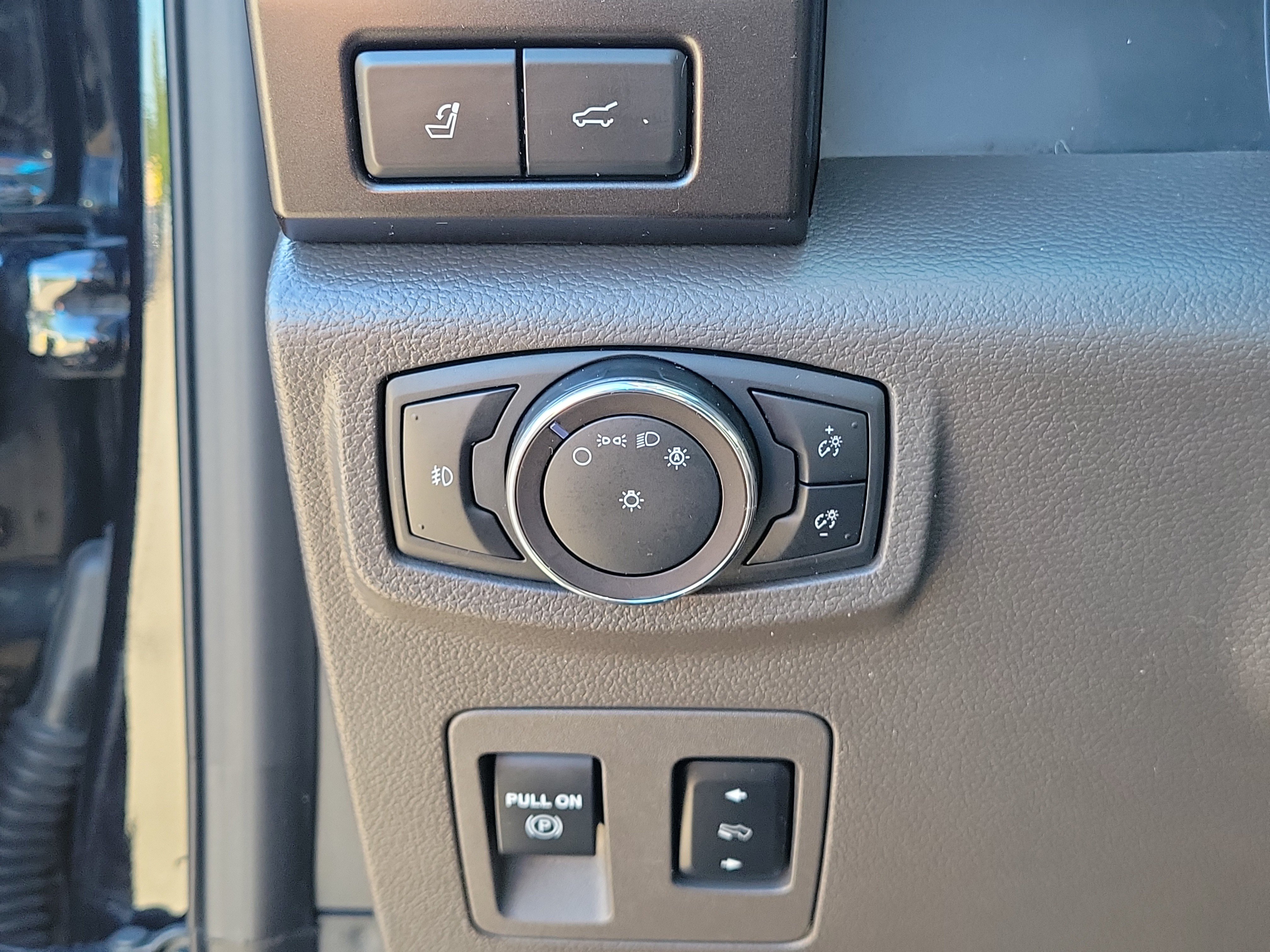 Used 2019 Ford Expedition Limited w/ Equipment Group 301A AWD/4WD image 21