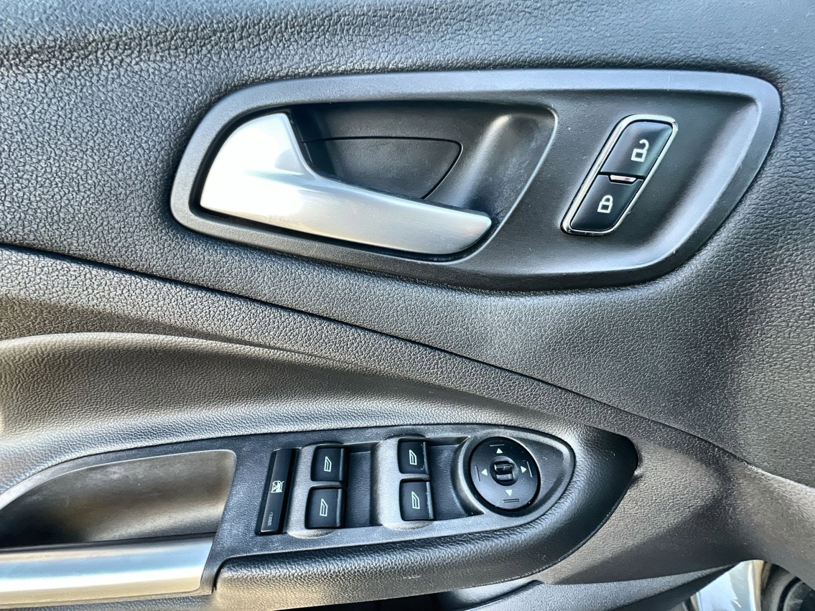 Used 2016 Ford Escape SE image 15