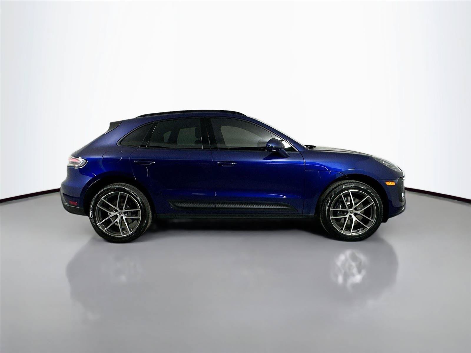 Certified 2026 Porsche Macan Turbo AWD/4WD image 8