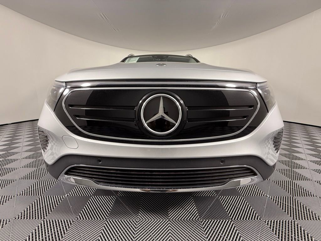 Used 2023 Mercedes-Benz EQB 300 4MATIC image 10