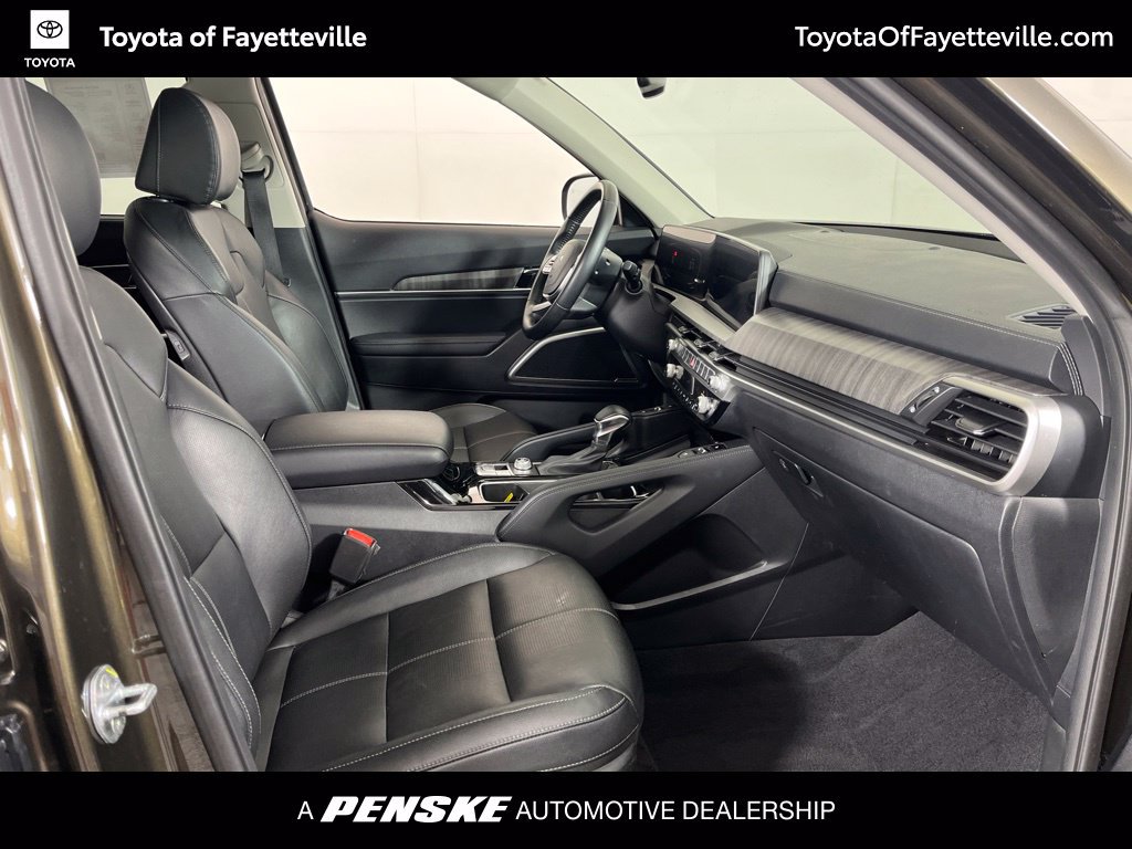 Used 2023 Kia Telluride EX w/ EX Captain's Chair Package FWD image 5
