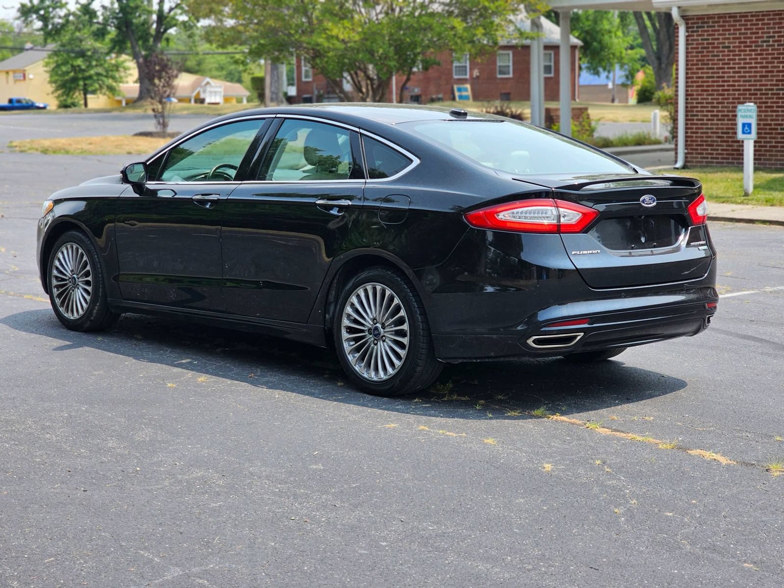 Used 2016 Ford Fusion Titanium FWD image 4