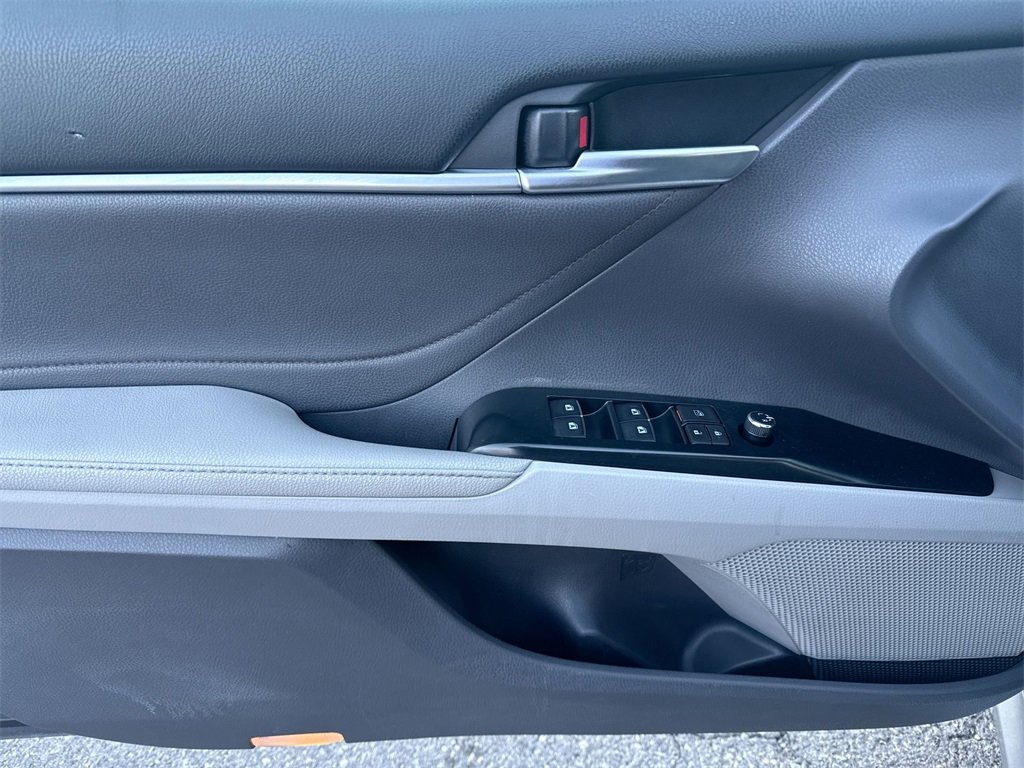 Used 2018 Toyota Camry XLE image 15