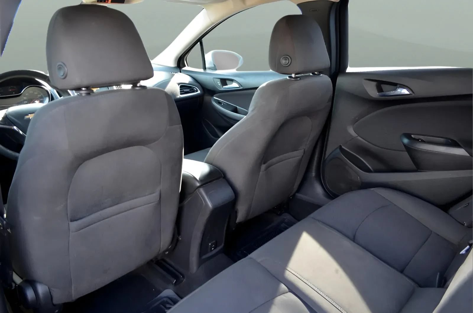 Used 2017 Chevrolet Cruze LT FWD image 20