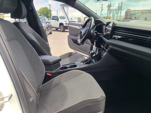 Used 2025 Volkswagen Jetta Sport FWD image 18