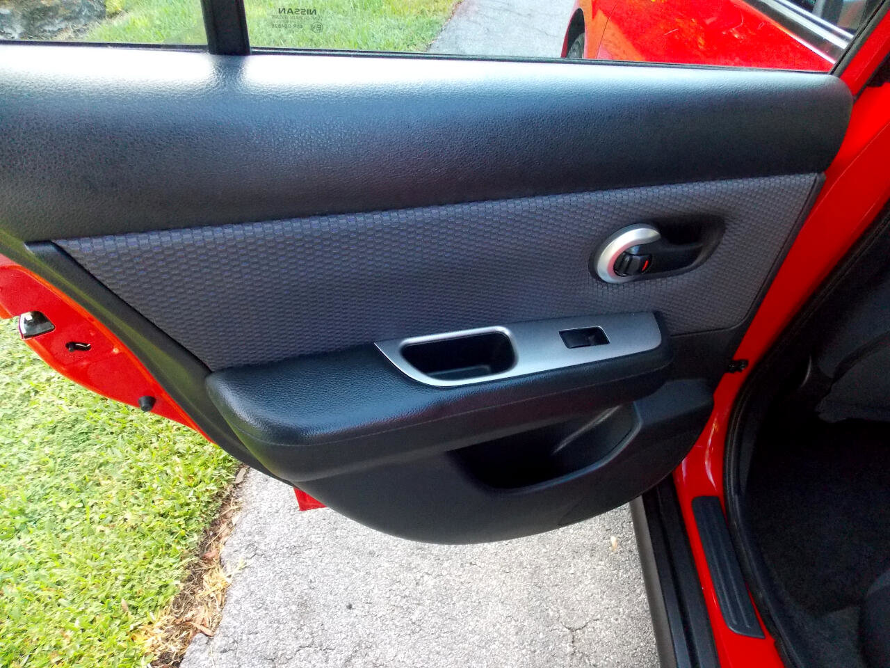 Used 2007 Nissan Versa SL image 18