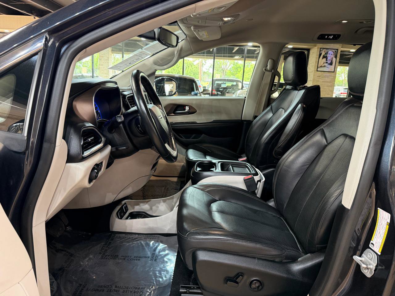 Used 2019 Chrysler Pacifica Touring-L image 31