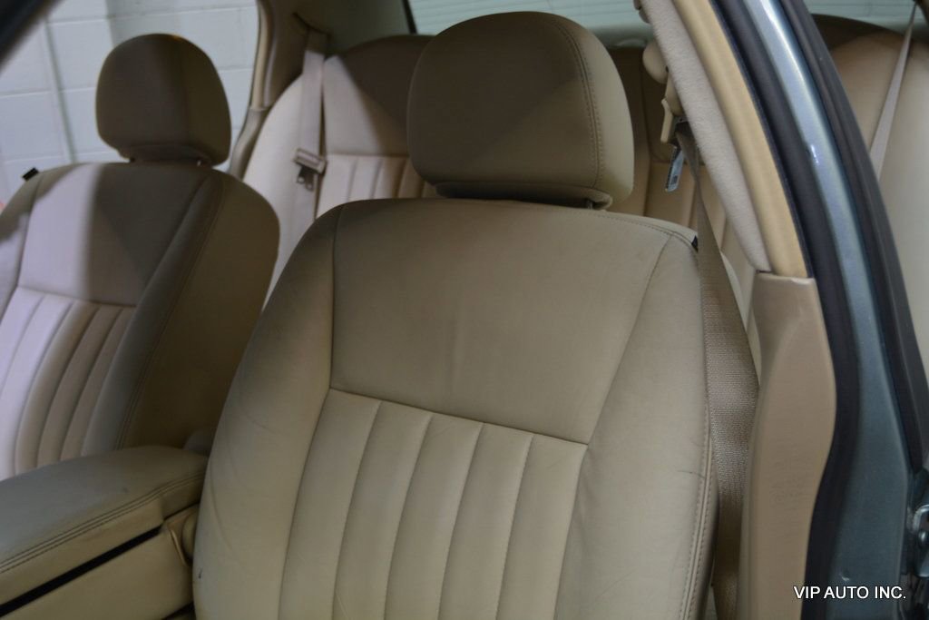 Used 2006 Lincoln Town Car Signature image 13