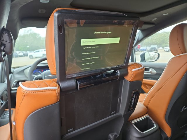 New 2026 Chrysler Pacifica Pinnacle image 17