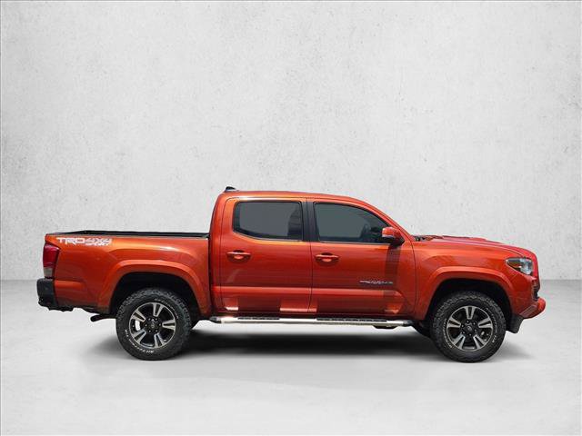 Used 2017 Toyota Tacoma TRD Sport AWD/4WD image 4