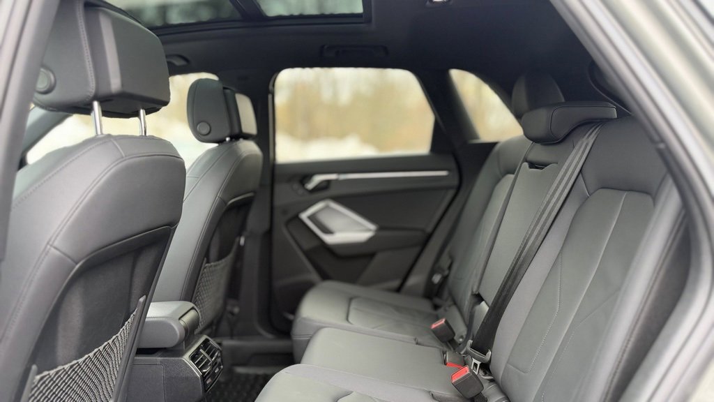 Used 2025 Audi Q3 2.0T Premium w/ Convenience Package image 21