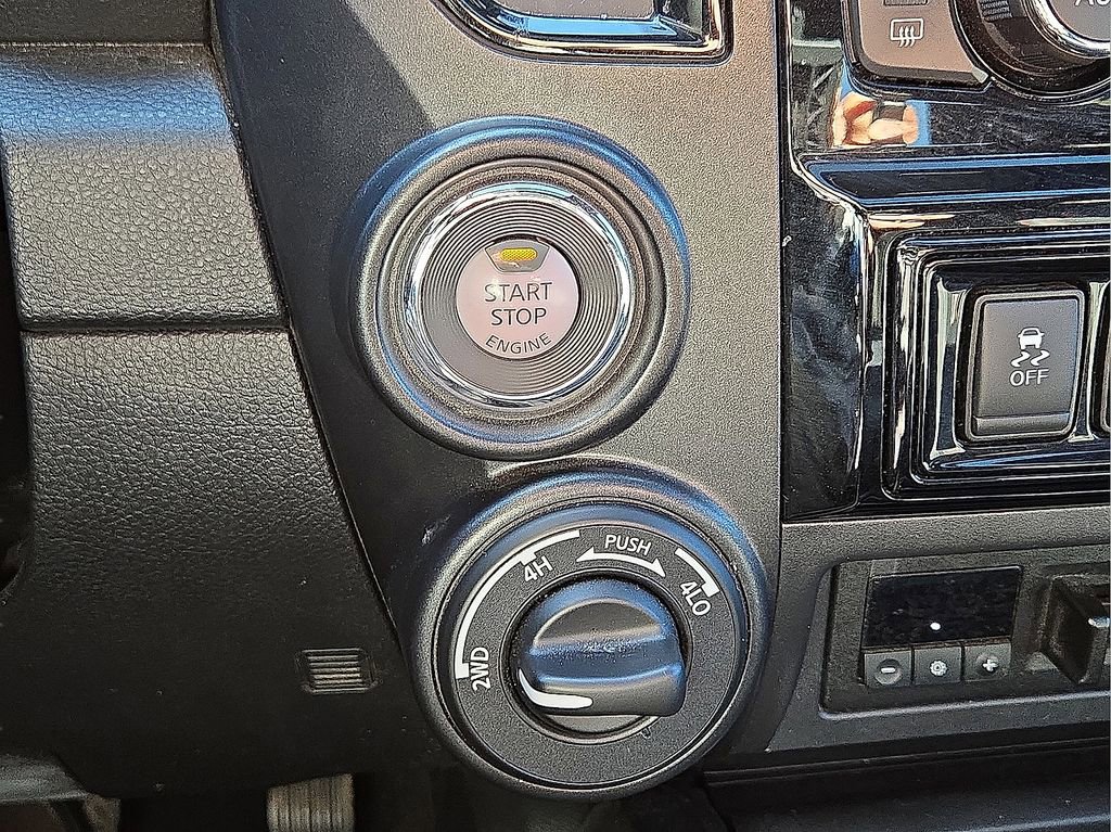 Used 2021 Nissan Titan PRO-4X w/ Pro-4x Convenience Package image 32
