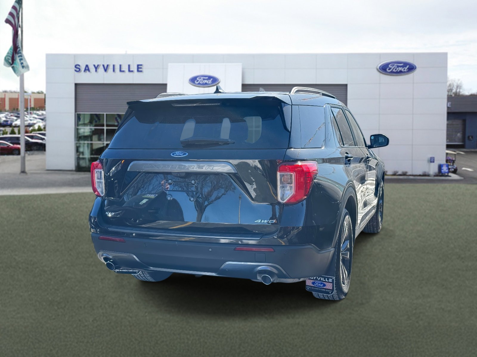 Certified 2022 Ford Explorer XLT w/ Equipment Group 202A image 4