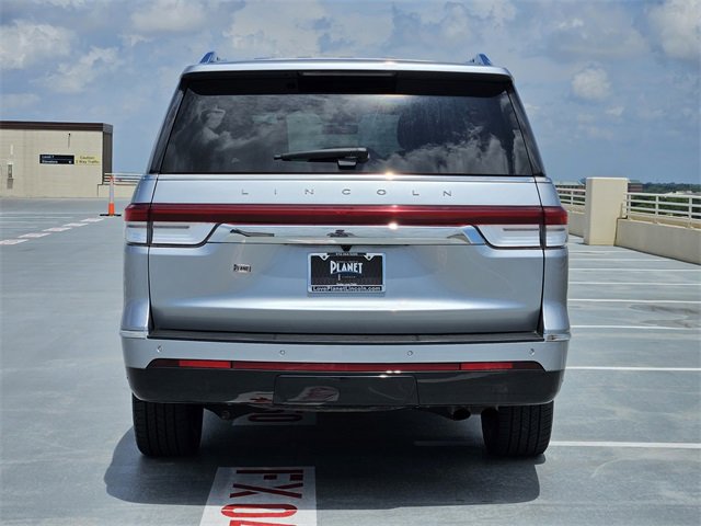 Used 2024 Lincoln Navigator L 4WD image 6