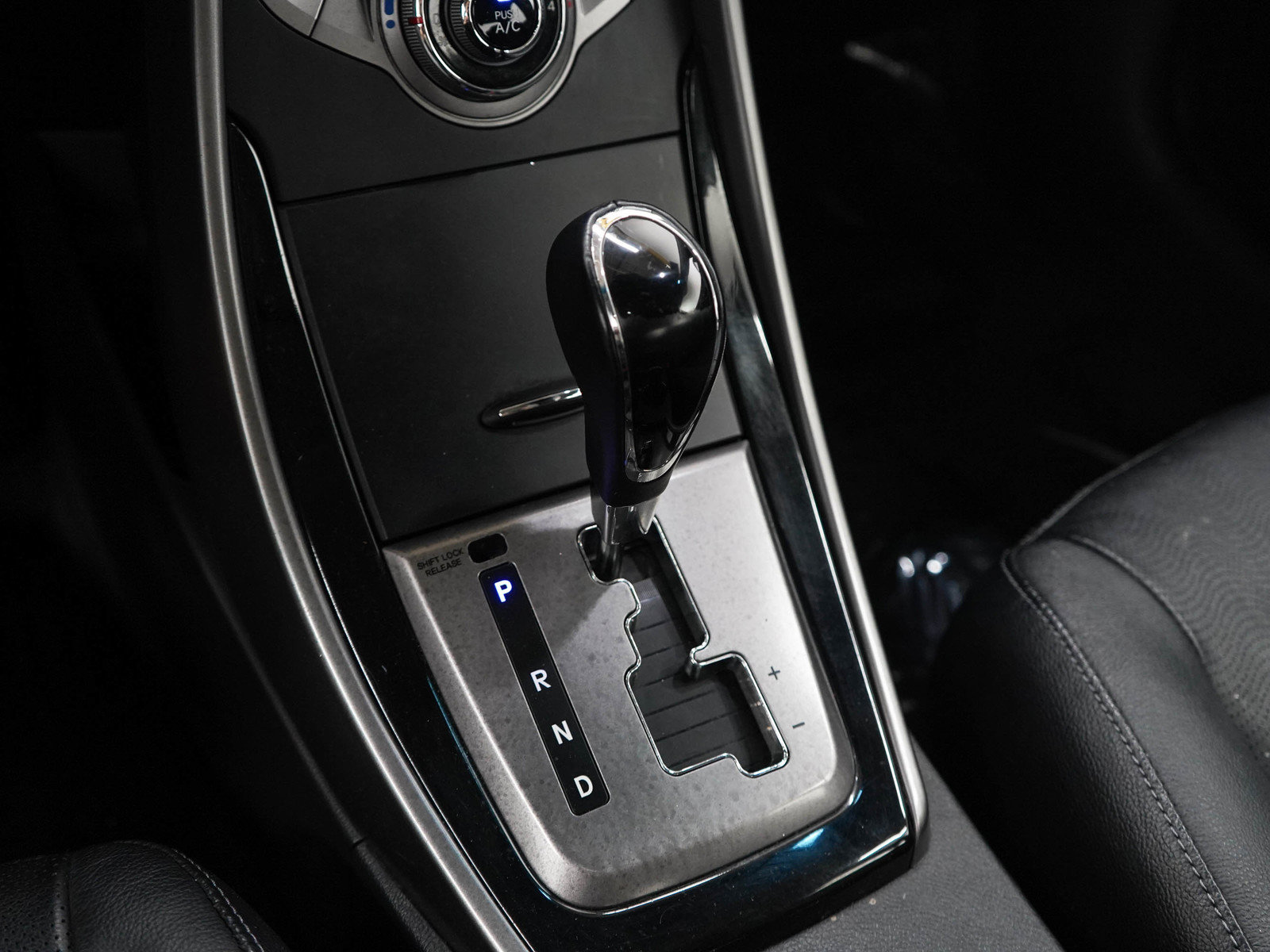 Used 2013 Hyundai Elantra Limited FWD image 20