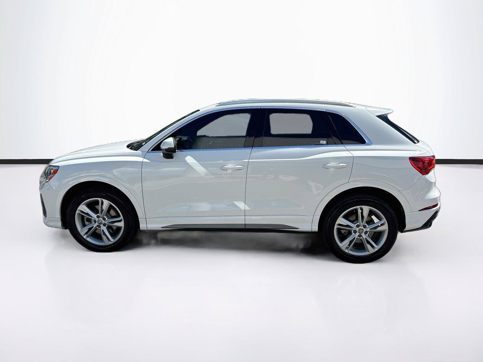 Used 2020 Audi Q3 2.0T Premium w/ Convenience Package AWD/4WD image 4