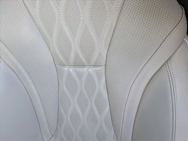 Used 2023 Buick Envision Avenir image 16